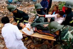 汶川地震视频,生死瞬间，人间大爱